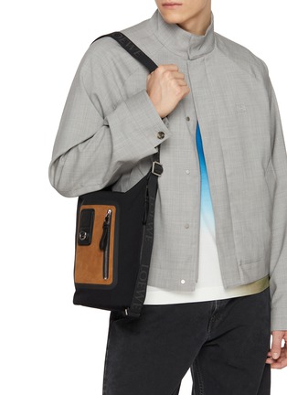 模特儿示范图 - 点击放大 - LOEWE - Small Flex Loop Canvas Suede Bucket Bag