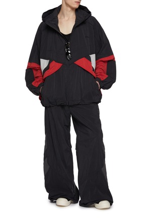 模特儿示范图 - 点击放大 - JUUN.J - Double Side Stripe Track Pants