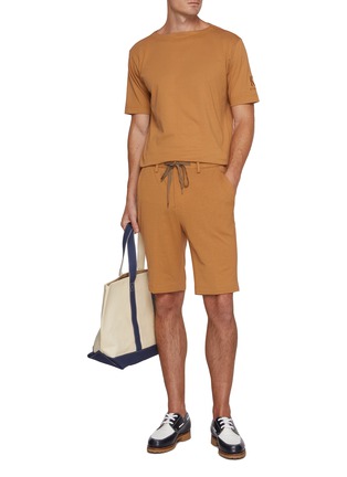 模特儿示范图 - 点击放大 - J∞QUALITY  - Botanical Dye Drawstring Cotton Shorts