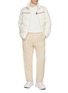 模特儿示范图 - 点击放大 - MONCLER - 撞色条纹羽绒夹克