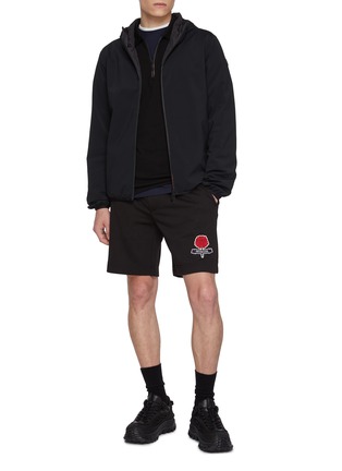 模特儿示范图 - 点击放大 - MONCLER - Batisse Hooded Windbreaker