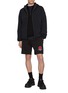 模特儿示范图 - 点击放大 - MONCLER - Batisse Hooded Windbreaker