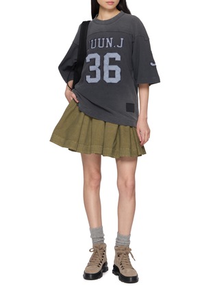 模特儿示范图 - 点击放大 - JUUN.J - LOGO 刺绣 T 恤