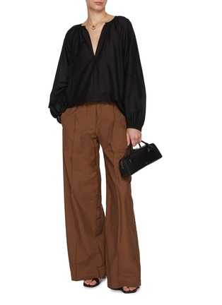 模特儿示范图 - 点击放大 - Matteau Swim - Voluminous Cotton Silk Blouse