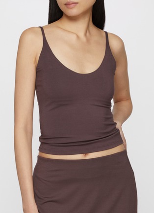 模特儿示范图 - 点击放大 - SKIMS - SMOOTH LAYERS 吊带背心