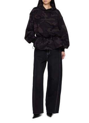 模特儿示范图 - 点击放大 - JUUN.J - Camo Print Drawstring Hem Hoodie
