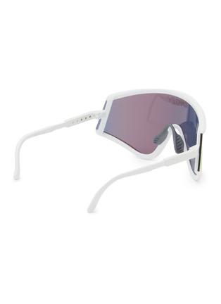 模特儿示范图 - 点击放大 - OAKLEY - MUZM Eyeshade Prizm Single Lens Sunglasses