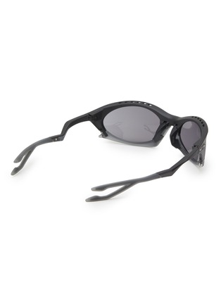 模特儿示范图 - 点击放大 - OAKLEY - Plantaris Prizm Lenses Sunglasses