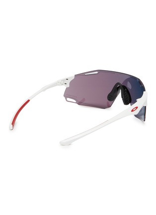 模特儿示范图 - 点击放大 - OAKLEY - Injected Prizm Road Rectangle Sport Sunglasses