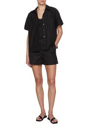 模特儿示范图 - 点击放大 - THEORY - Cuffed Short Sleeve Shirt