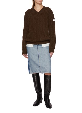 模特儿示范图 - 点击放大 - MM6 MAISON MARGIELA - 麻花编织 V 领针织衫