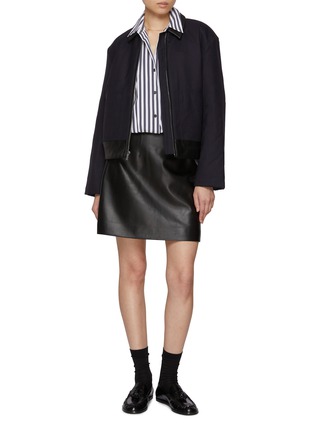 模特儿示范图 - 点击放大 - THEORY - Boxy Zip Up Jacket