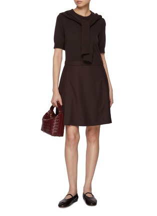 模特儿示范图 - 点击放大 - THEORY - Deep Pleated Wool Shift Dress