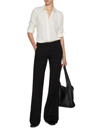模特儿示范图 - 点击放大 - THEORY - Demitria Flared Suiting Pants