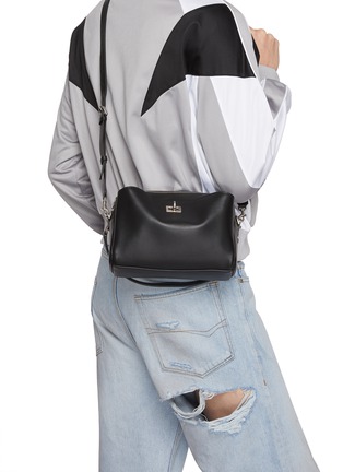 模特儿示范图 - 点击放大 - BALENCIAGA - Rodeo Camera Leather Shoulder Bag