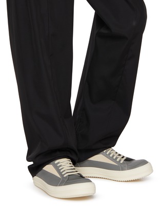模特儿示范图 - 点击放大 - RICK OWENS - 男款系带皮革运动鞋
