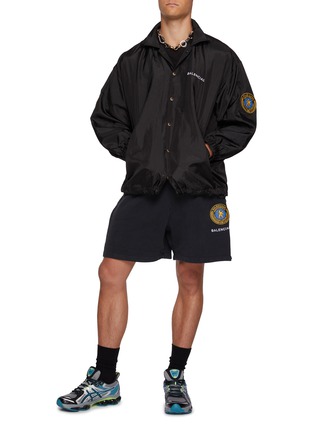 模特儿示范图 - 点击放大 - BALENCIAGA - Oversized Uniform Badge Logo Windbreaker Jacket