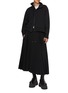 模特儿示范图 - 点击放大 - SACAI - Matelassé Twill Pleated Drawstring Skirt