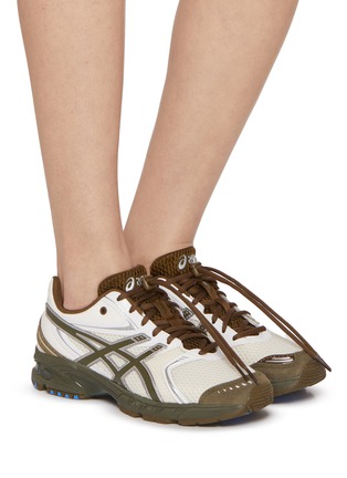 模特儿示范图 - 点击放大 - ASICS - X The Vacation Company GEL-DS 14 Women's Sneakers