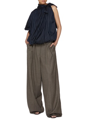 模特儿示范图 - 点击放大 - DRIES VAN NOTEN - 非对称条纹上衣