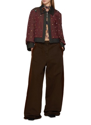 模特儿示范图 - 点击放大 - DRIES VAN NOTEN - Carmasa Sleeveless Embellished Silk Top