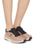 模特儿示范图 - 点击放大 - ON - Cloudzone Women's Sneakers