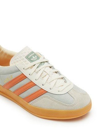 细节 - 点击放大 - ADIDAS - 女款 GAZELLE INDOOR 绒面皮运动鞋