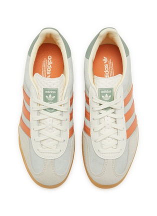 模特儿示范图 - 点击放大 - ADIDAS - 女款 GAZELLE INDOOR 绒面皮运动鞋