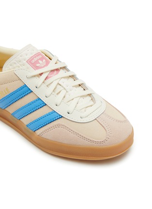 细节 - 点击放大 - ADIDAS - 女款 GAZELLE INDOOR 绒面皮运动鞋