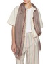模特儿示范图 - 点击放大 - LANE’S - The New H Modal Silk Cashmere Shawl