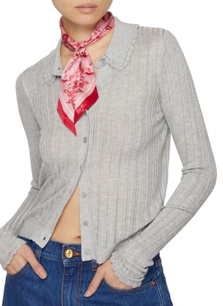 模特儿示范图 - 点击放大 - ST. PIECE - BLAIR 花卉图案丝巾