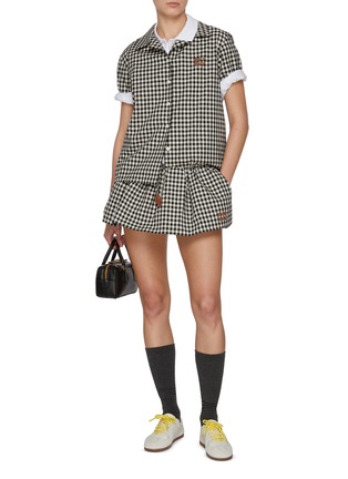 模特儿示范图 - 点击放大 - MIU MIU - Gingham Flouncy Mini Skort
