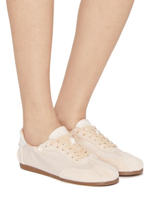 模特儿示范图 - 点击放大 - PEDDER RED - Patty Satin Suede Women's Sneakers
