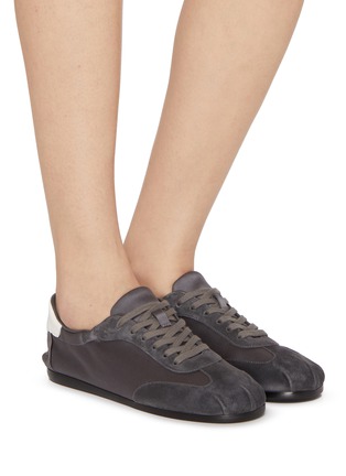 模特儿示范图 - 点击放大 - PEDDER RED - Patty Satin Suede Women's Sneakers