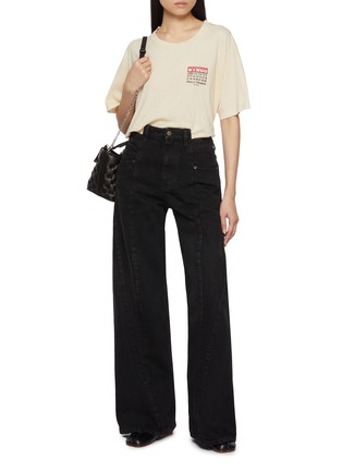 模特儿示范图 - 点击放大 - MAISON MARGIELA - Spliced Waistband Dark Wash Jeans