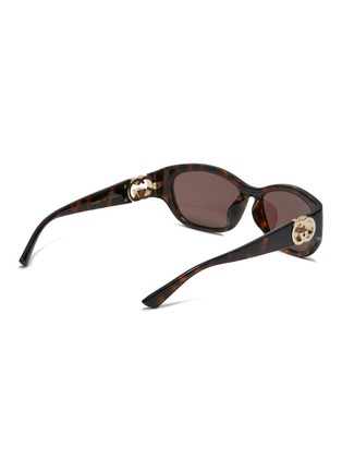 模特儿示范图 - 点击放大 - GUCCI - 方框玳瑁注塑太阳眼镜