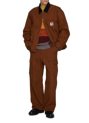 模特儿示范图 - 点击放大 - SACAI - x Carhartt  Carpenter Cargo Pants