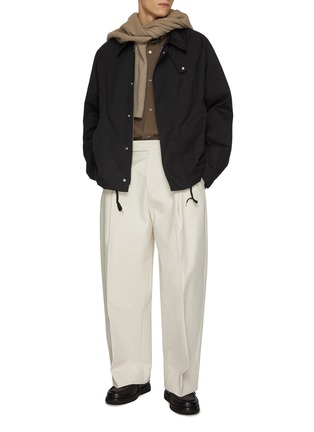 模特儿示范图 - 点击放大 - STUDIO NICHOLSON - Classic Cotton Button Down Shirt