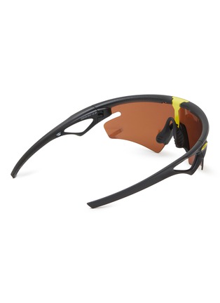 模特儿示范图 - 点击放大 - OAKLEY - Sphaera™ Prizm Lenses Sunglasses