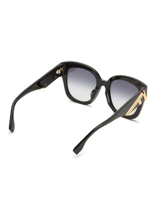模特儿示范图 - 点击放大 - FENDI - FENDI FIRST 方框太阳眼镜