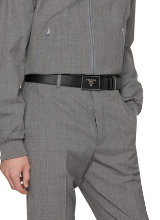 模特儿示范图 - 点击放大 - PRADA - Metal Logo Leather Belt