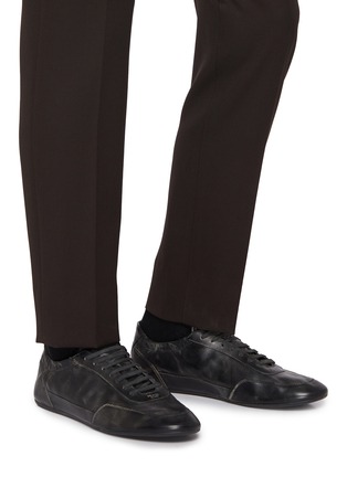 模特儿示范图 - 点击放大 - PRADA - Collapse Low Top Leather Men's Sneakers