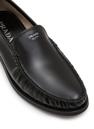 细节 - 点击放大 - PRADA - Spazzolato Brushed Leather Loafers