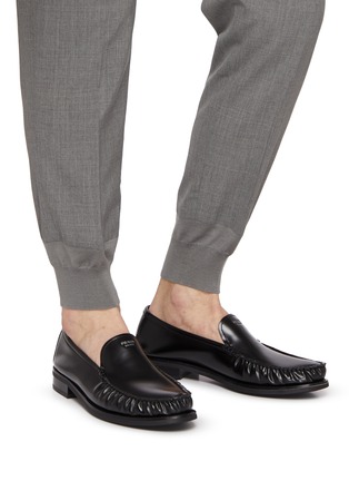 模特儿示范图 - 点击放大 - PRADA - Spazzolato Brushed Leather Loafers