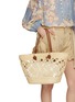 模特儿示范图 - 点击放大 - SENSI STUDIO - Open Weave Straw Beach Backet Bag