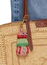 正面 -点击放大 - ANYA HINDMARCH - Sea Urchin Raffia Bag Charm