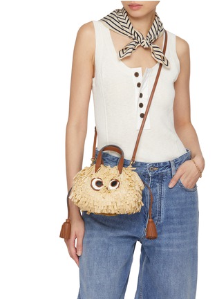 模特儿示范图 - 点击放大 - ANYA HINDMARCH - Small Shag Eyes Raffia Leather Tote Bag