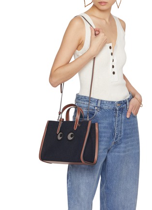 模特儿示范图 - 点击放大 - ANYA HINDMARCH - Mini Eyes Cotton Eco Leather E/W Tote