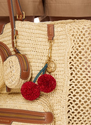 正面 -点击放大 - ANYA HINDMARCH - Cherries Raffia Leather Charm