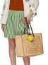 模特儿示范图 - 点击放大 - ANYA HINDMARCH - Wink Ear Canvas Pods Pouch